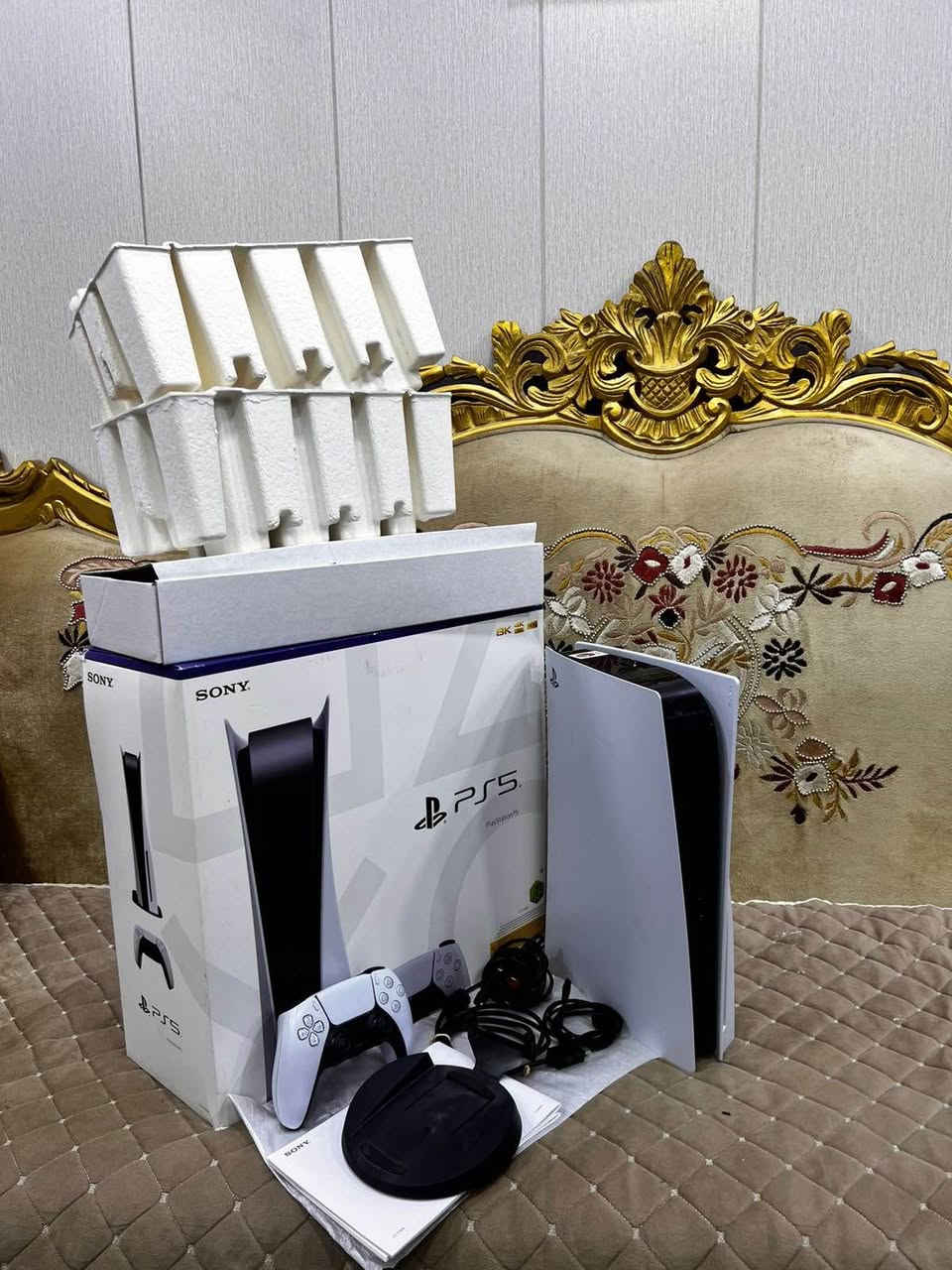 السلام عليكم 

  بلي فايف فات   شرق اوسط اخو الجديد كامل ملحقاته الاصليه ويا جوستك واحد الاصلي 

الجهاز  ريجن تو

ويا  ملحقاتة كاملة  الجهاز لا مفتوح ولا مصلح بنضافه الجديد
مع قرص تومب رايدر
وياه حساب هديه !!️ 
بي العاب
بيس25
فورت نايت
روكت ليك 

مراوس مع بلي فور+ فرق

مكاني بصره معقل الابله بضهر جامع سيد علي *********** 

السعر:550 قفل البصرة, العراق
