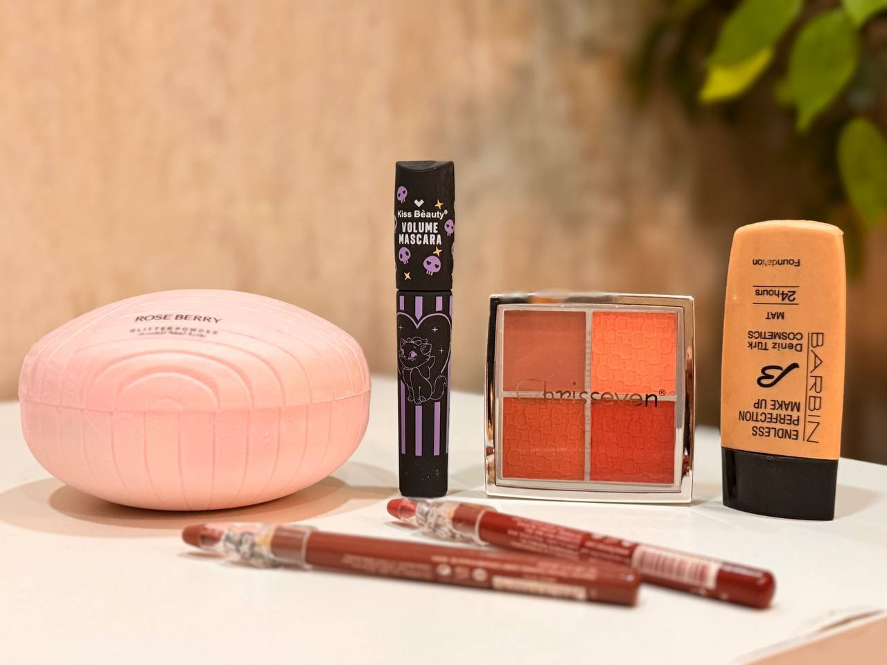 ✨🔥 عرض نار للمكياج — يجنن وبسعر يخبل! 🔥✨

حبايبي جهّزتلكم باكج مكياج كامل لكل البنات اللي يريدن لوك مرتب وثبات طول اليوم 😍💄
كل القطع مختارة بدقّة حتى تطلعين بأحلى طلة وبأقل وقت!

💗 الباكج يشمل:

💜بودرة ROSE BERRY
بودرة معطرة تجنن عطرها خيال 
وبيها كلتر تفيد للعرايش والمتزوجات وحتي البنوتات

💜ماسكارا Kiss Beauty Volume
تطوّل وتكثّف الرموش بشكل واضح وتبين العين أكبر.

💜بلاشر Chrisseven بـ 4 ألوان
درجات دافئة وثابتة، تخلي خدودج ورديّة وكشخة.

💜فاونديشن BARBIN Endless Perfection
تغطية قوية وتجانس حلو للبشرة، ينطيچ فاونديشن ناعم ومات.

💜قلمين تحديد شفاه
ألوان ناعمة ثابتة يرسمن الشفاه ويبرزن شكلهن.

كل هالبكج مع العلبة ب 25 الف بسسسسسسسسسسسس
مع توصيل لكافة المحافظات


**إذا كنت صاحب هذا الإعلان وتريد حذفه لأي سبب، رجاءا أرسل رسالة إلى الدعم الفني**