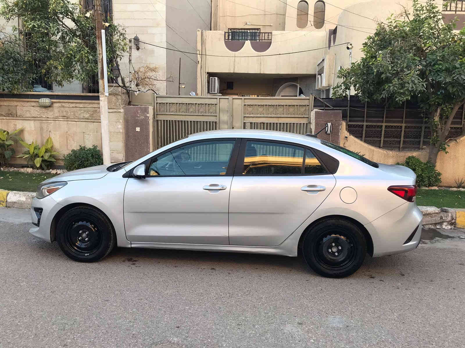 السلام وعليكم 
كيا ريو 
موديل 2022
السياره بيه قطعتين صبغ باب وجاملغ 
محرك 1600دوش 
رقم أربيل شرط التحويل 
كير محرك كله بشرط 
ماشيه 70
مواصفات 
تحكم سترين 
اشاير مري 
مانع انزلاق 
سبورت 
العنوان بغداد 
الشراي يتصل ***********
السعر 119بيه مجال
