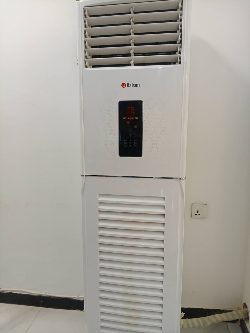 تم إنجاز عدة أعمال تنصيب سبالت 
▪️ تنصيب سبالت البلسان توسوت كنتوري
سعة 2 طن – عدد 2
📍 الشهداء
▪️ تنصيب سبلت  توسوت إنفيرتر
سعة طن ونص
📍 المنصور
🔧 تنفيذ: وسام البهادلي للتبريد
📞 ***********
📞 ***********
