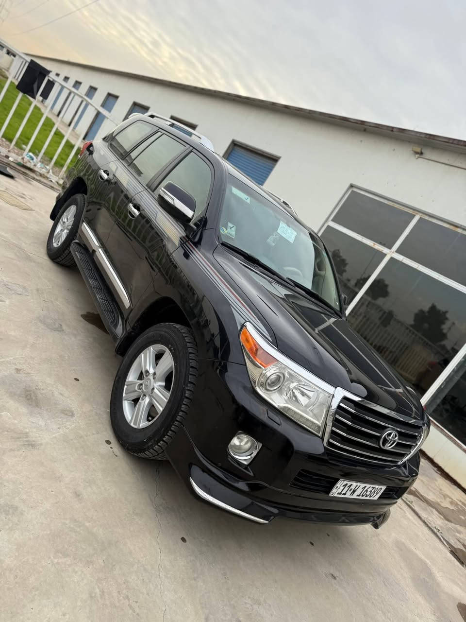 سلام عليكم للبيع لاندكروز موديل 14 ماشيه 187 بيهه بنيد مفتوح السياره 8يرباك 6سلنيدر 7راكب للون اسود رقم بغداد السعر 395 وبيها مجال المكان بغداد الراشديه الاستفسار عل رقم الهاتف ***********
