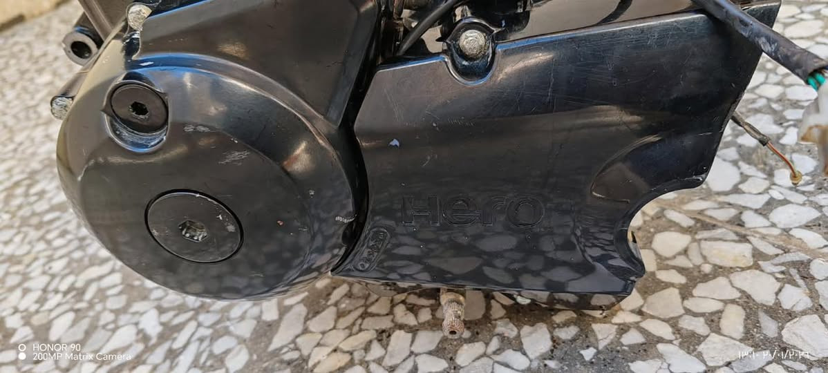 السلام عليكم مكينه هيرو مكفوله ما مفتوحه شرط شلعه ومعدل مكينه جانت مضمومه السعر 250وبيه مجال حك الجيه العنوان كربلاء حي الفارس 
الرقم ***********
