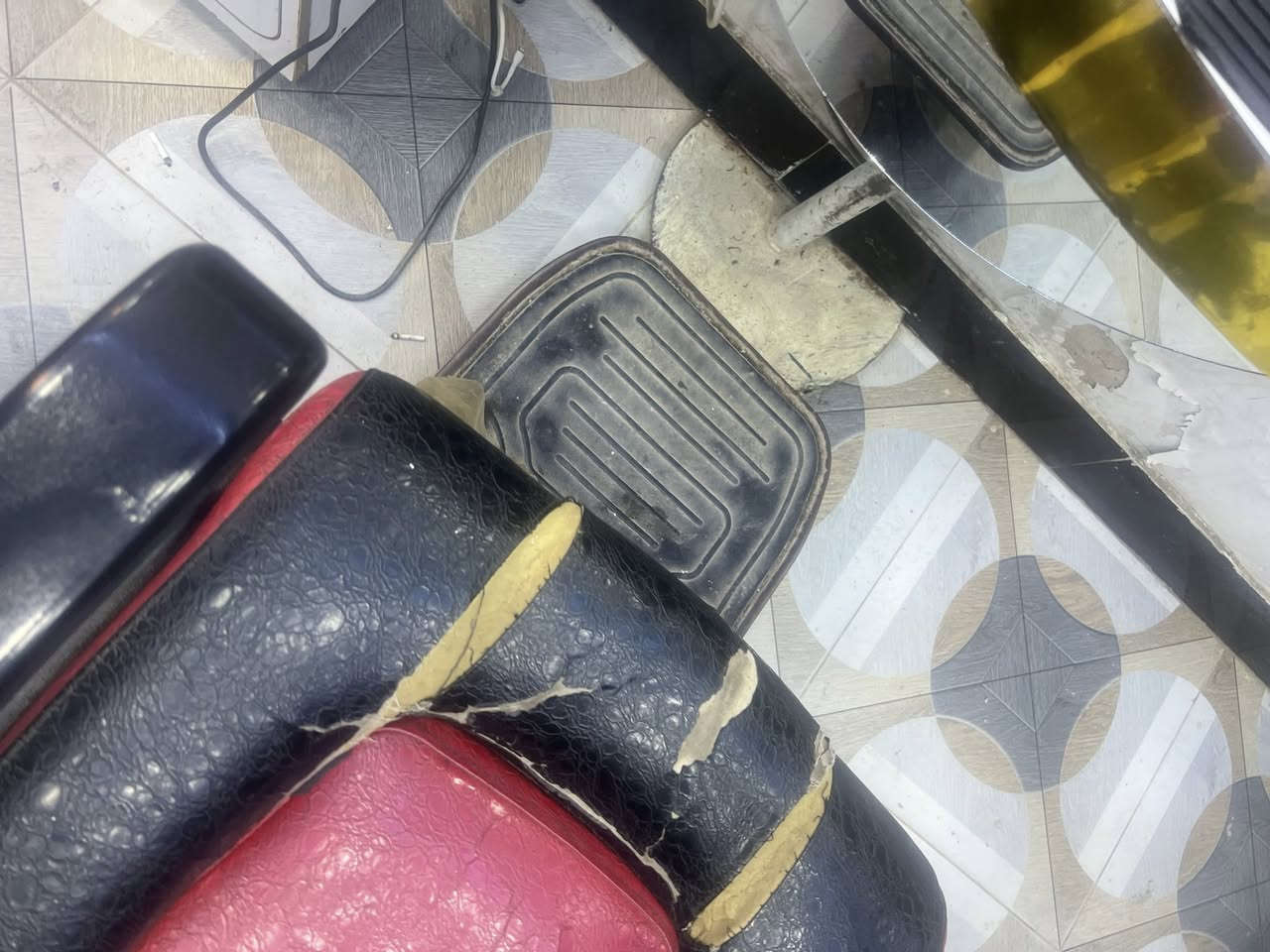 زوج كراسي للبيع النظافةه وسط الصور مبينةه المكان بغداد السعر 200 وبيهن مجال


**إذا كنت صاحب هذا الإعلان وتريد حذفه لأي سبب، رجاءا أرسل رسالة إلى الدعم الفني**