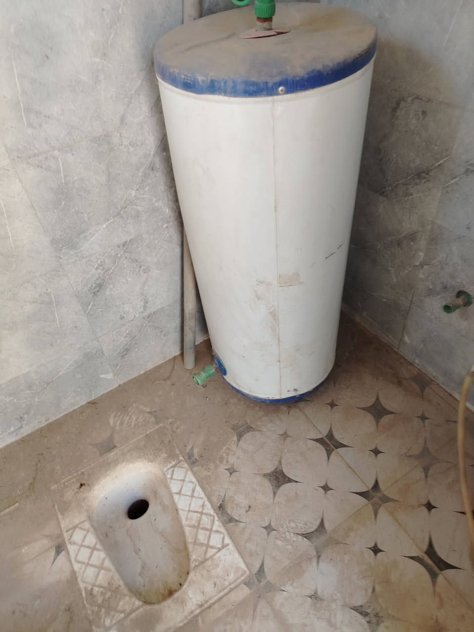 السلام عليكم أهل جبله عنده ليوم خزان أبو الفين ونص وسخان كامل ومغسله للبيع المكان جبله *********** @إشارة @
