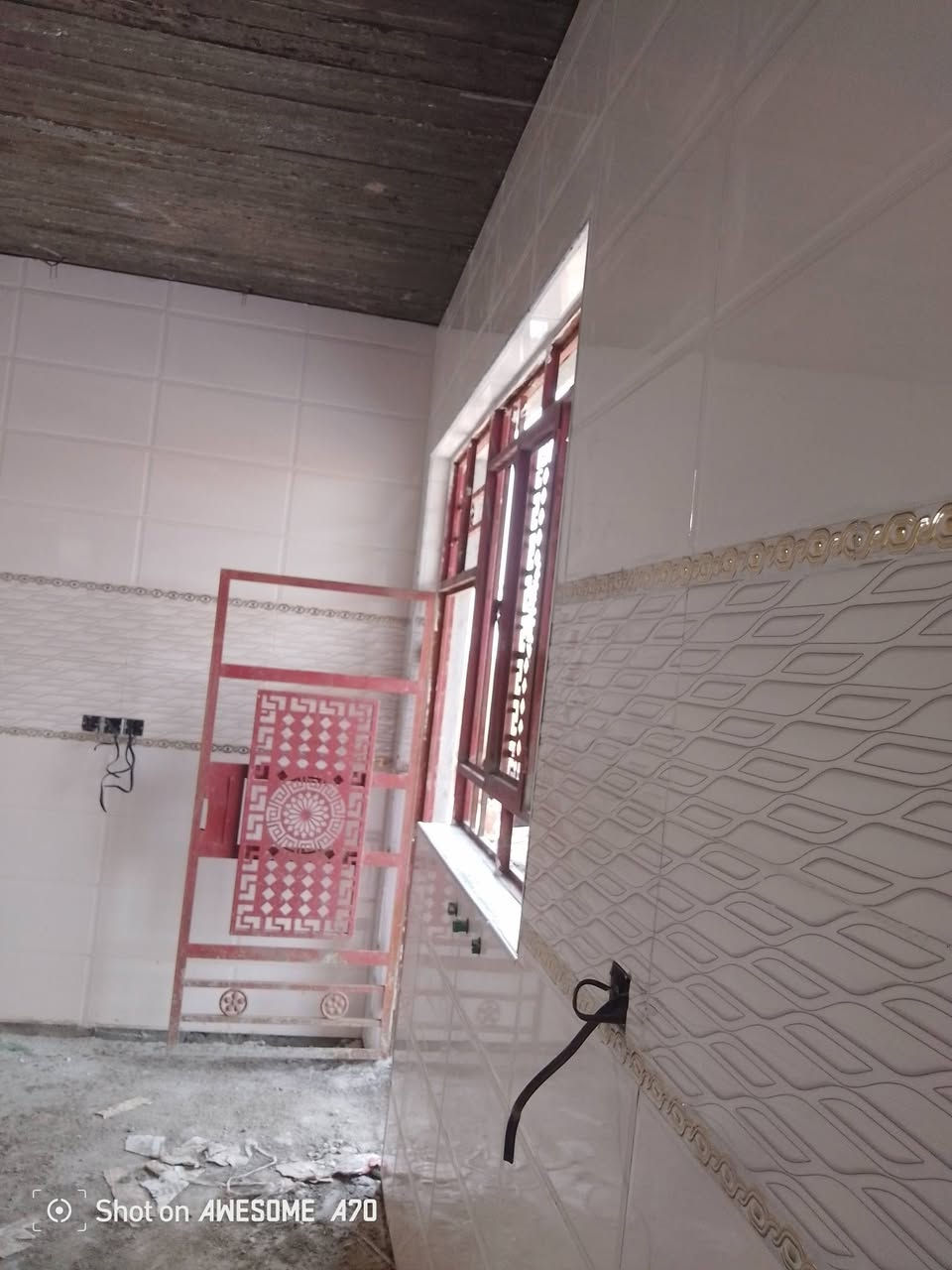 سلام عليكم خوان جاهزين الي عمل سيراميك ومرمر بل ماده والخبط ولي عمل سكريت وتصفير جدران بل سمنت شغل ليزر درجه فول *********** ***********
