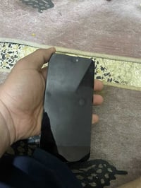 شاشة 15pro max للبيع شخط مابيها ٣٥٠ مابيها مجال شباب لحد يتعبني 077181...