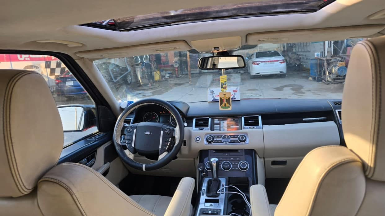 سلام عليكم 
رانج روفر للبيع 
المواصفات فول 1/1
السياره كلش نضيفه 
ماشيه ٧٠٠٠ لئن مبدل محرك جديد مال كصه 
رادار امامي خلفي حساسات فتحه جكات تصعد وتنزل 
محرك السياره ٥٠٠٠ المرغوب مو سوبر  ضرر السياره الجاملغ الي خلف السياق بي شخط علا شبر والباب الي خلف السياق شط علا شبر والجنطه مطبعه فقط فقط كلش نضيفه وعليه ادامه كامله تخم تاير جديد سعر السياره 177 وبيه مجال 
مكان السياره حله بابل الهاتف *********** والله لو مامحتاج فلوس مابيعه لئن السياره قليل تطلع ونصيفه
