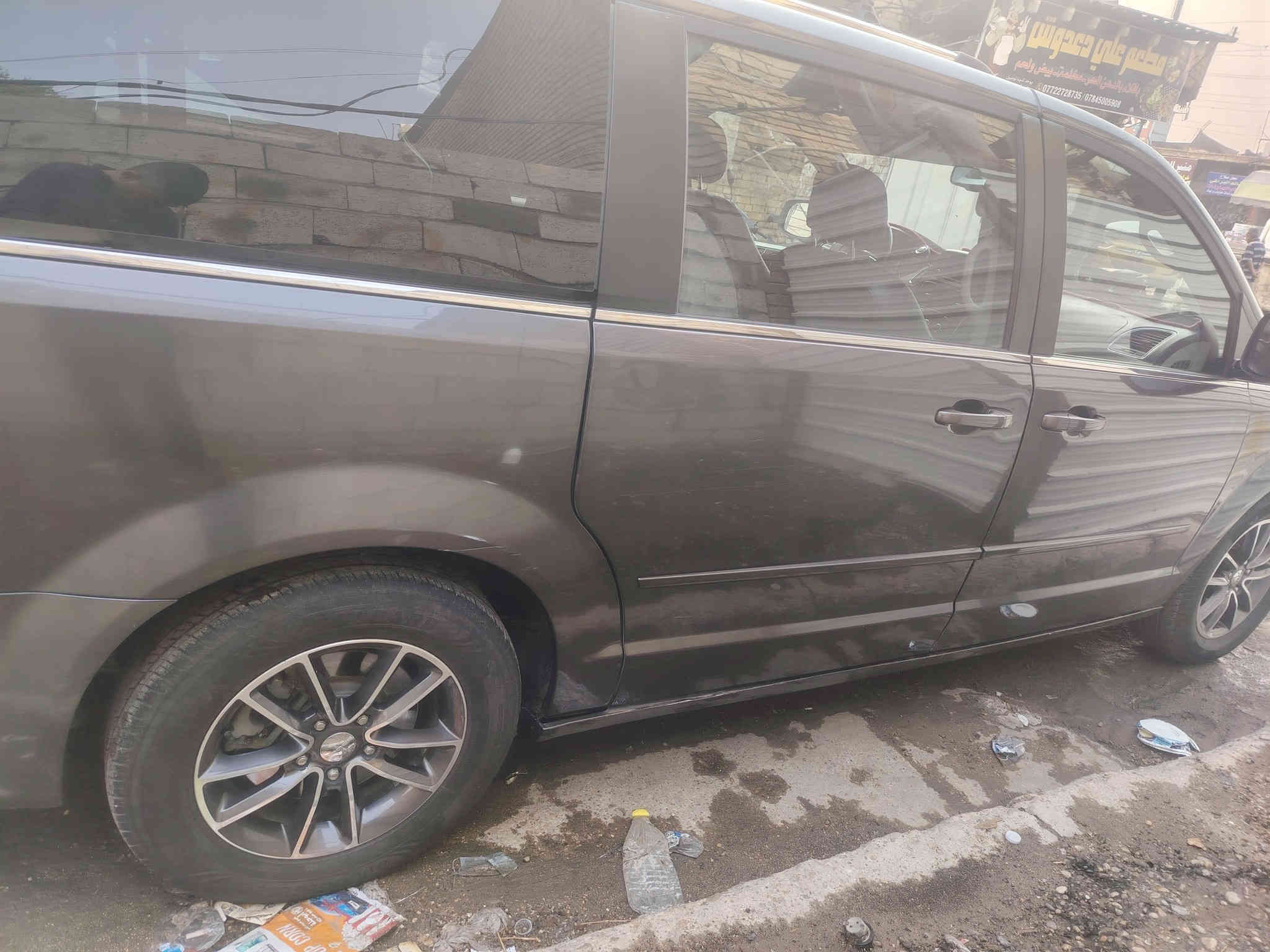 دوج كرفان 2017 رقم سليمانيه الجديد بسمي مواصفات sxt
٧ راكب منفصل
بيبان وجنطه وجام كهرباء شفط
تشغيل عن بعد 
داخل جلد
؛ شاشه جبيره
فرس وسطي
مكينه كير تبريد تايرات مكفولات
صدر نضيف بس مو جديد يعني تقريبا ٧٠ بلميه
حادث موضح بلفديو
سعر ١٤٥ بيه مجال بسيط
تعجبك أهلا وسهلا
متعجبك اعبرها اتحصل احسن منها ان شاء الله
***********
مكان بغداد أو النجف
