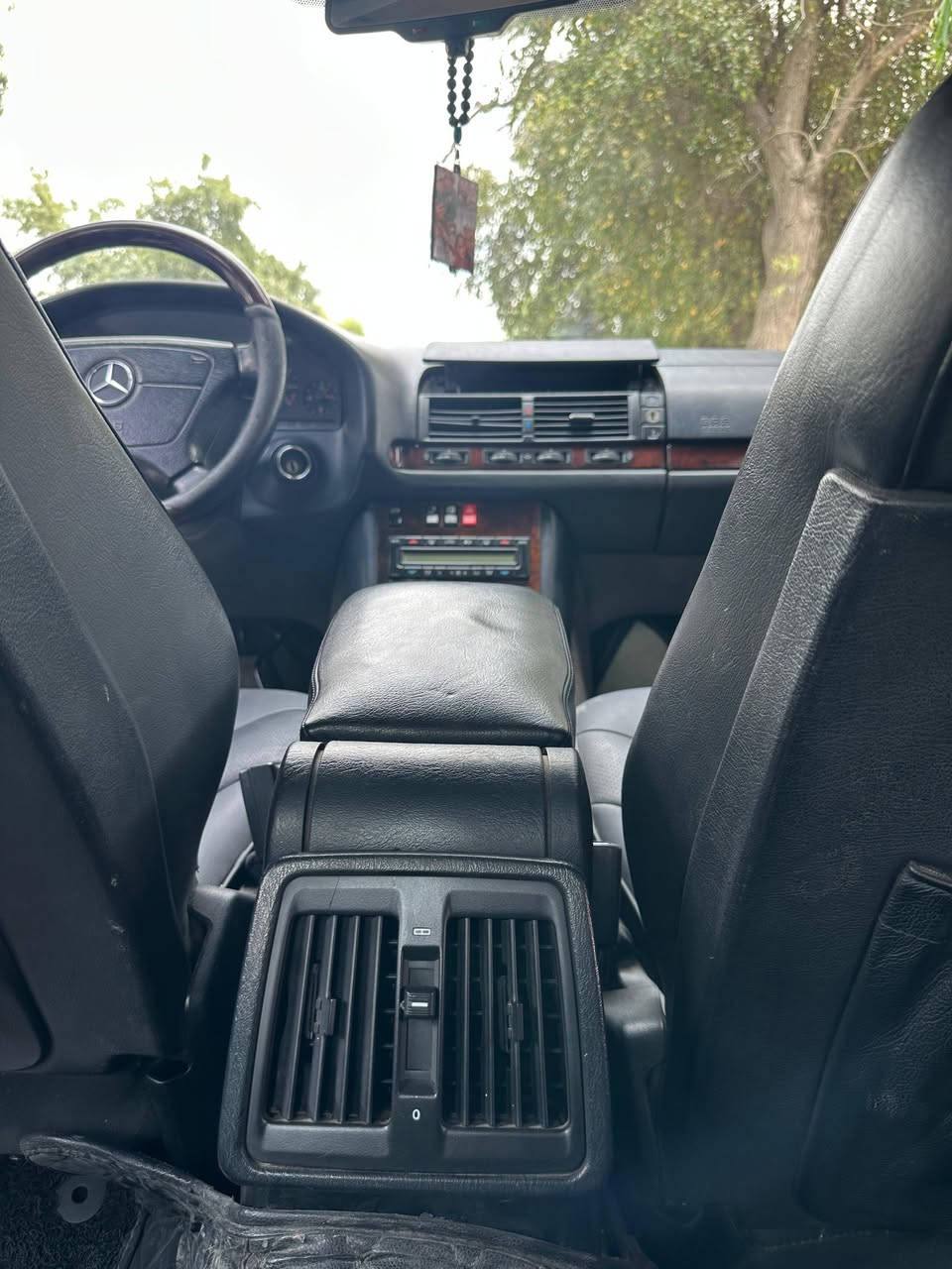 مارسيدس شبح s500v
موديل 1998 
محرك وكير تمام 💪
حداديه  إمامية خلفيه بحاله جيده 🔧
تبريد ثلج ❄️
 كهربائيات كلها تمام ⚡
مري شفط 
سلايت جام 
ويل AMG كروم 🛞
سستم صوت دمام  
منظومة لايت زنون
مكاني الشعب الاستفسار الاتصال على الرقم 
*********** ابو تولاي 
السعر 105 بيع او مراوس
