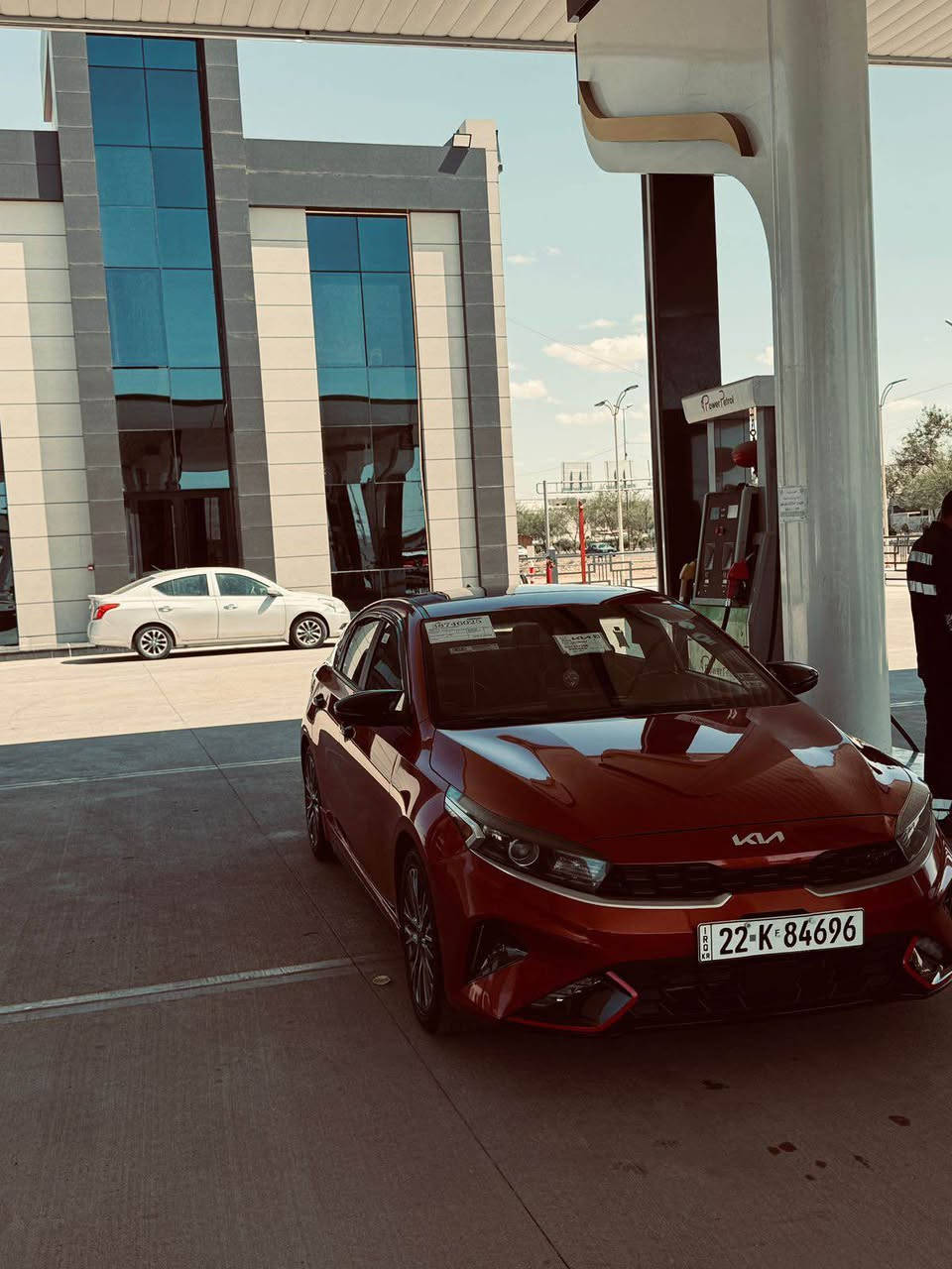 السلام عليكم
كيا فورتي GT LINE 2022

رقم اربيل 

المواصفات

فتحة سقف

سستم سماعات harmn kardon 

شحن وايرليس

تشغيل عن بعد

تحكمات ستيرن 

تحديد مسار

رادار جانبي 

بصمة تشغيل مع بصمة ابواب 

لايت لد 

بك لايت لد 

توقف ذاتي

اضواء ترحيب عند الاقتراب

ستيرن رياضي حرف (D)

 ثلاث وضعيات قيادة Mode Drive (نورمل + سمارت + سبورت)

شاشة كبيرة  8 انج + GPS+ بوصله + كامره خلفية دواره 

محرك 2000 دوش المرغوب

الضرر جاملغ  وحافة البوند. جهة السائق بدون دواخل ولا حتى ايرباك شرط الفحص

ماشيه 80 الف ميل

السعر 157 وبيها مجال

***********
*********** موصل, نينوى
