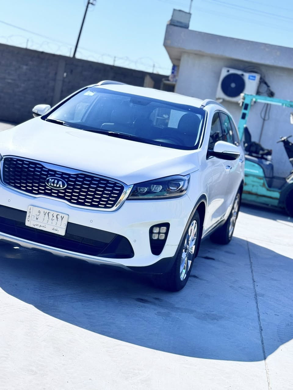 سلام عليكم سورنتو 18 شكل ال 20 للبيع مواصفات معروفة ماشية 148وقابل للزيادة 
تخم تاير جديد محرك بلادي مامفتوح سيارة مامفتوح بيهة شي بسمي سنوية الى 28 الشراي يتصل سونار موجود بيهة بس بارد بدون قطرة صبغ 
هاذ رقمي ***********سعر 245وبيهة مجال بيع فقط بدون مراوس مكاني بغداد
