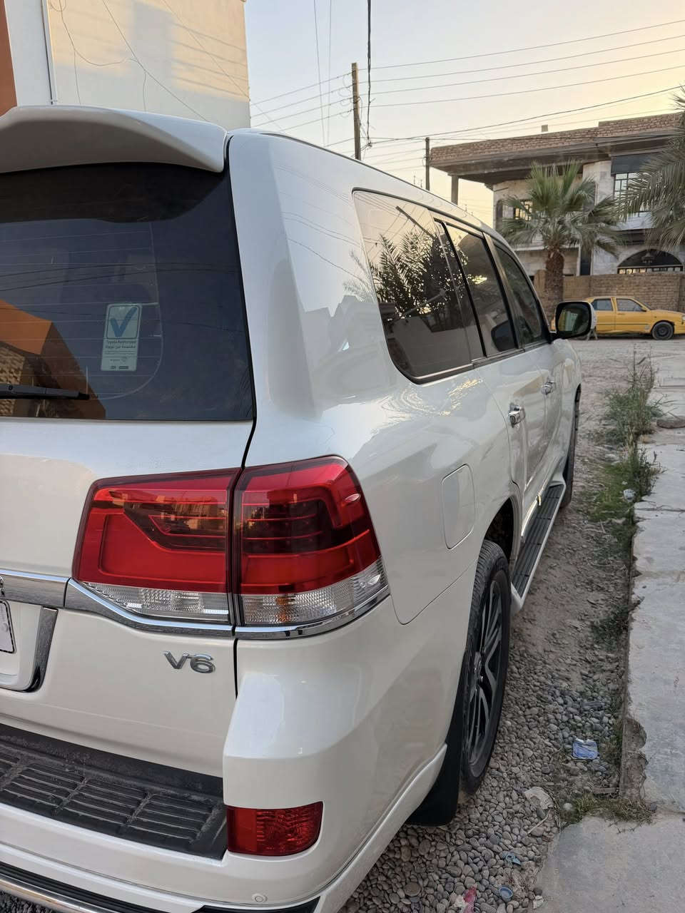 لاندكروز موديل 2019 اللون ابيض 
رقم بغداد بأسمي مشروع وطني تحويل ثاني يوم 
مواصفات السياره 
1- محرك 6 سلندر مكفول و الكير مكفول كذلك 
2- فول مواصفات كشن كهرباء عدد 2 
3- كشنات جلد 
4- شاشات ابيد بلادي 
5- تخم تاير 
6- مواصفات التورن توري معروفه 
7- بيها چاملغ مبدل بلادي اصلي نفس اللون 
8- بيها شخطين  معدلات بارد كما مبين بالصوره . ادناه 
9- ماشية 125 الف كيلو حقيقي غير ملعوب بالعداد 
10- موسً عدد 2 
الي مايعرف بيهن لايطعن بسعرها 

السعر 445 ورقه وبيها مجال بسيط 
العنوان صلاح الدين/ سامراء 
التواصل على الخاص …


**إذا كنت صاحب هذا الإعلان وتريد حذفه لأي سبب، رجاءا أرسل رسالة إلى الدعم الفني**