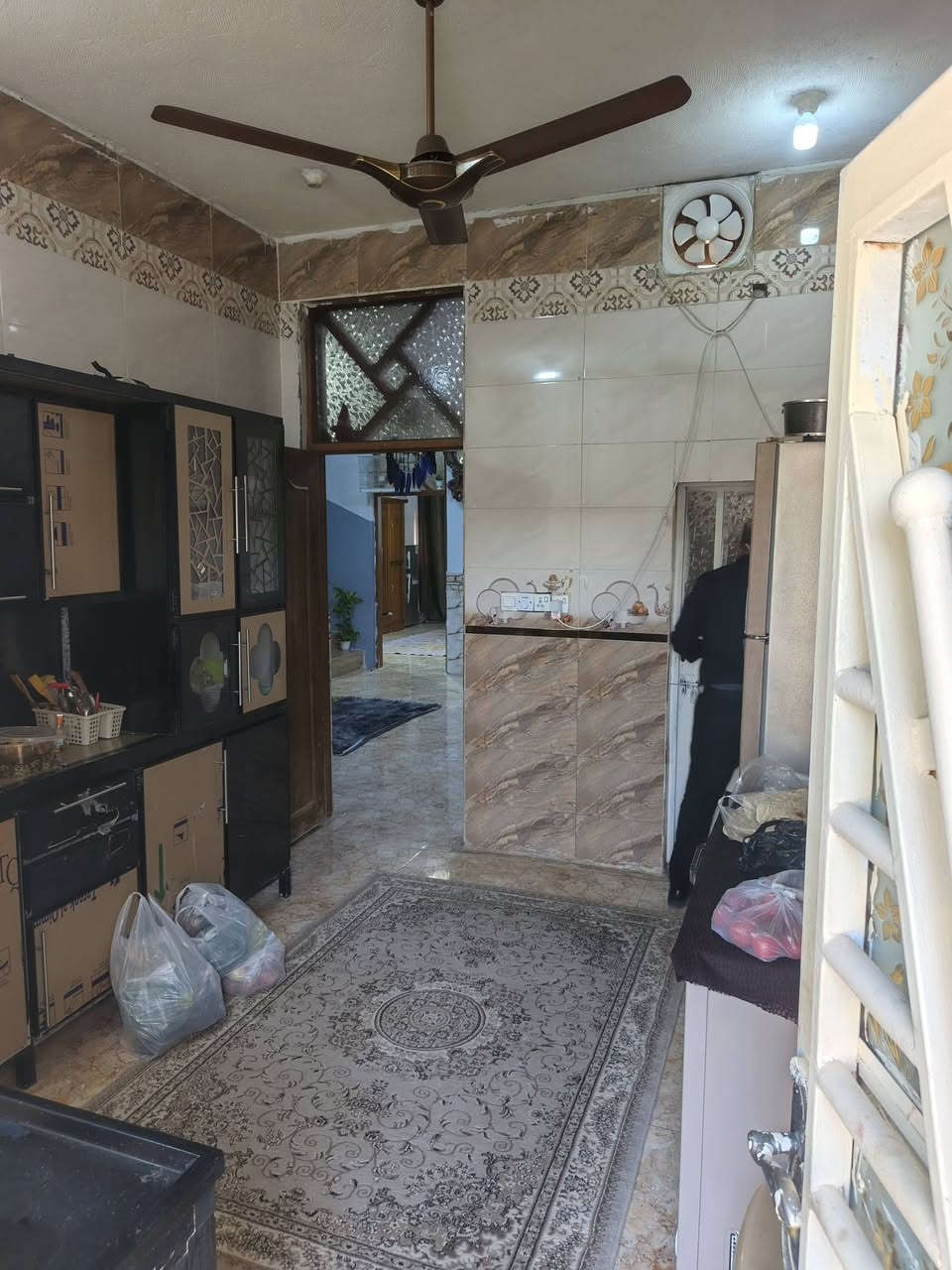 السلام عليكم بيت في حي الحكيم للبيع
قرب معمل الاوكسجين صفحة الدبيه البيت بناء طابوك
لمساحة 200
الواجهة 8ونص
النزال25
مرقم بلديه لبيت يحتوي على غرفتين وصاله ومطبخ وستقبال وصحيات داخليه وخارجيه
 للاستفسار الاتصال عله الرقم‏‪***********‬‏
