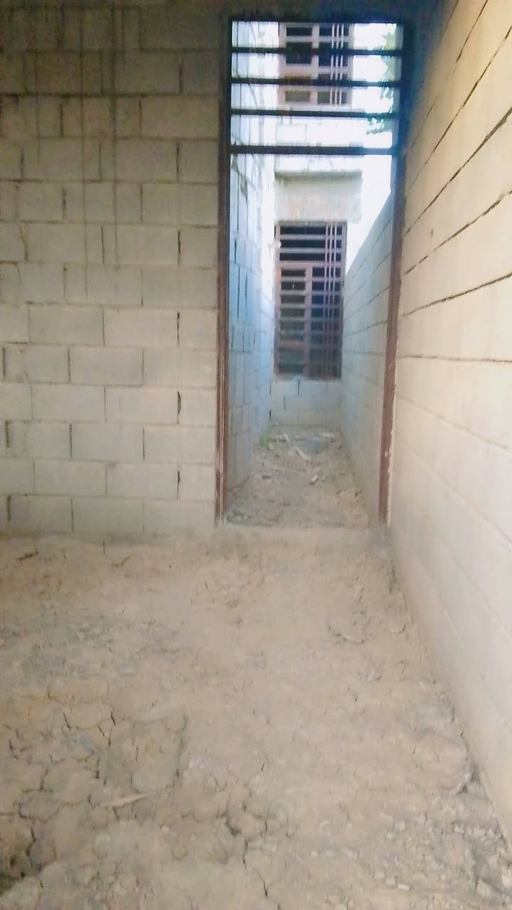 هيكل للبيع مساحه 200طابقين اربع غرف نوم مغاسل ثنين حمامات استقبل ومطبخ هيكل السعر خاص لاستفسار على هذه رقمي ***********
