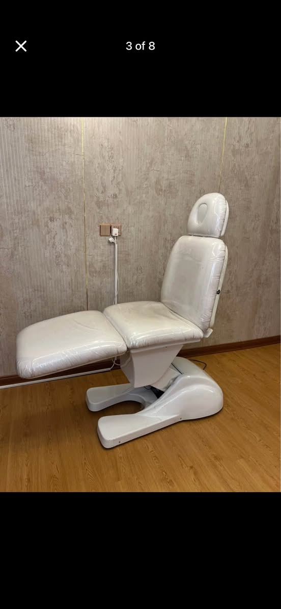 سدية تجميل كهرباء ٣ حركات بحالة جيدة شغاله لون ابيض ومدوشمه نايلون / ٣٠٠ الف والتوصيل ٥٠ الف / ***********
