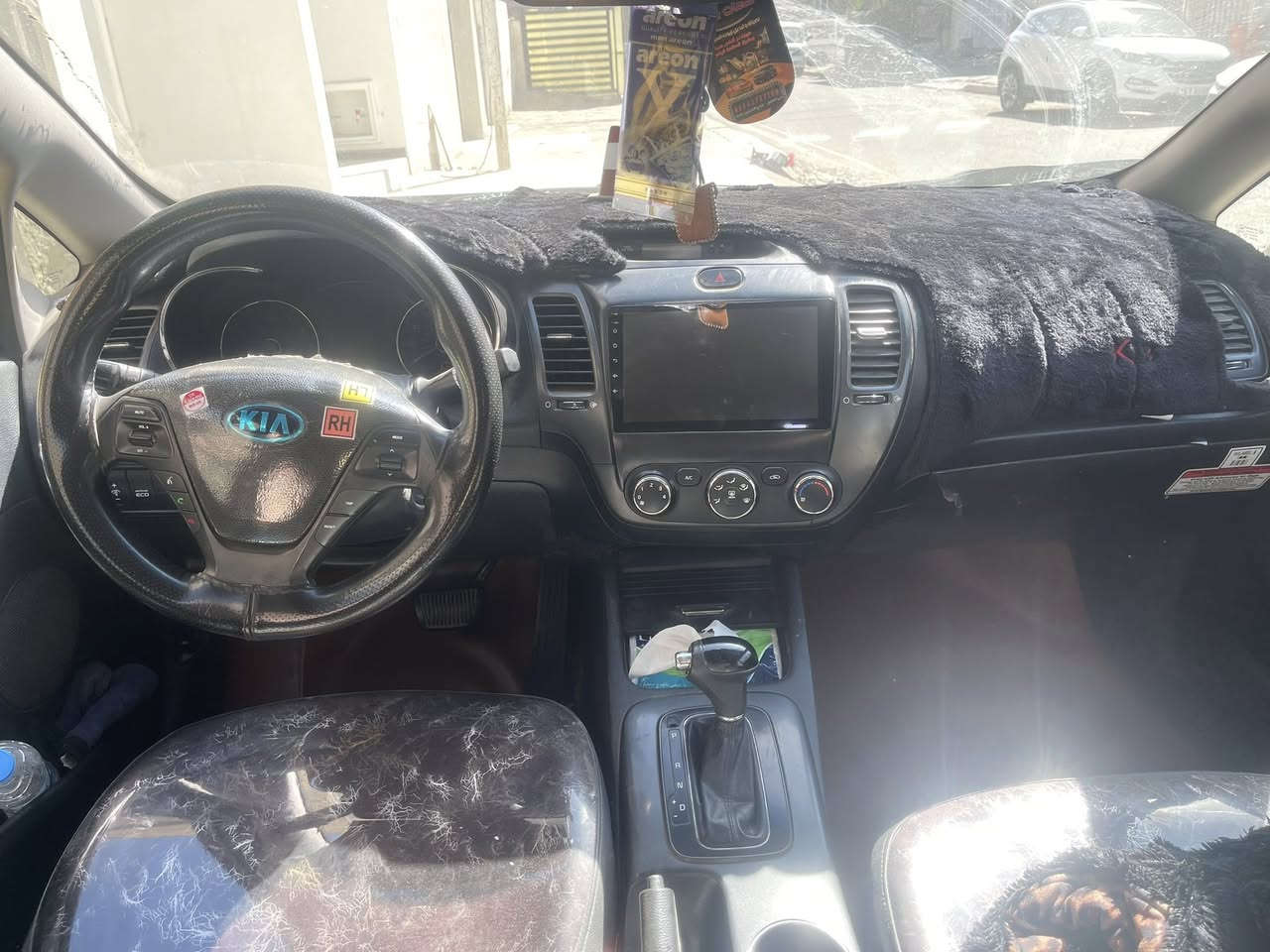 السلام عليكم شباب فورتي للبيع 2016 دوش وارد أمريكي سياره نضيفه وحلوة والسونار ناشره مكاني شهداء البياع هـ***********
