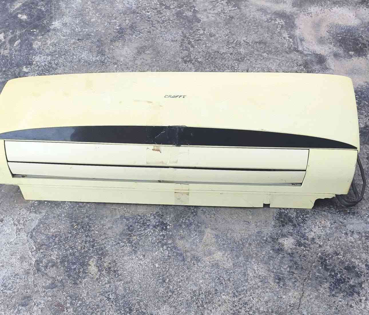 سبلت و كنديشن للبيع نضيفات مابيهن اي نقص سعر الواحد 250  بيهن مجال بصيط  العنوان بعقوبه تحرير رقم ***********
