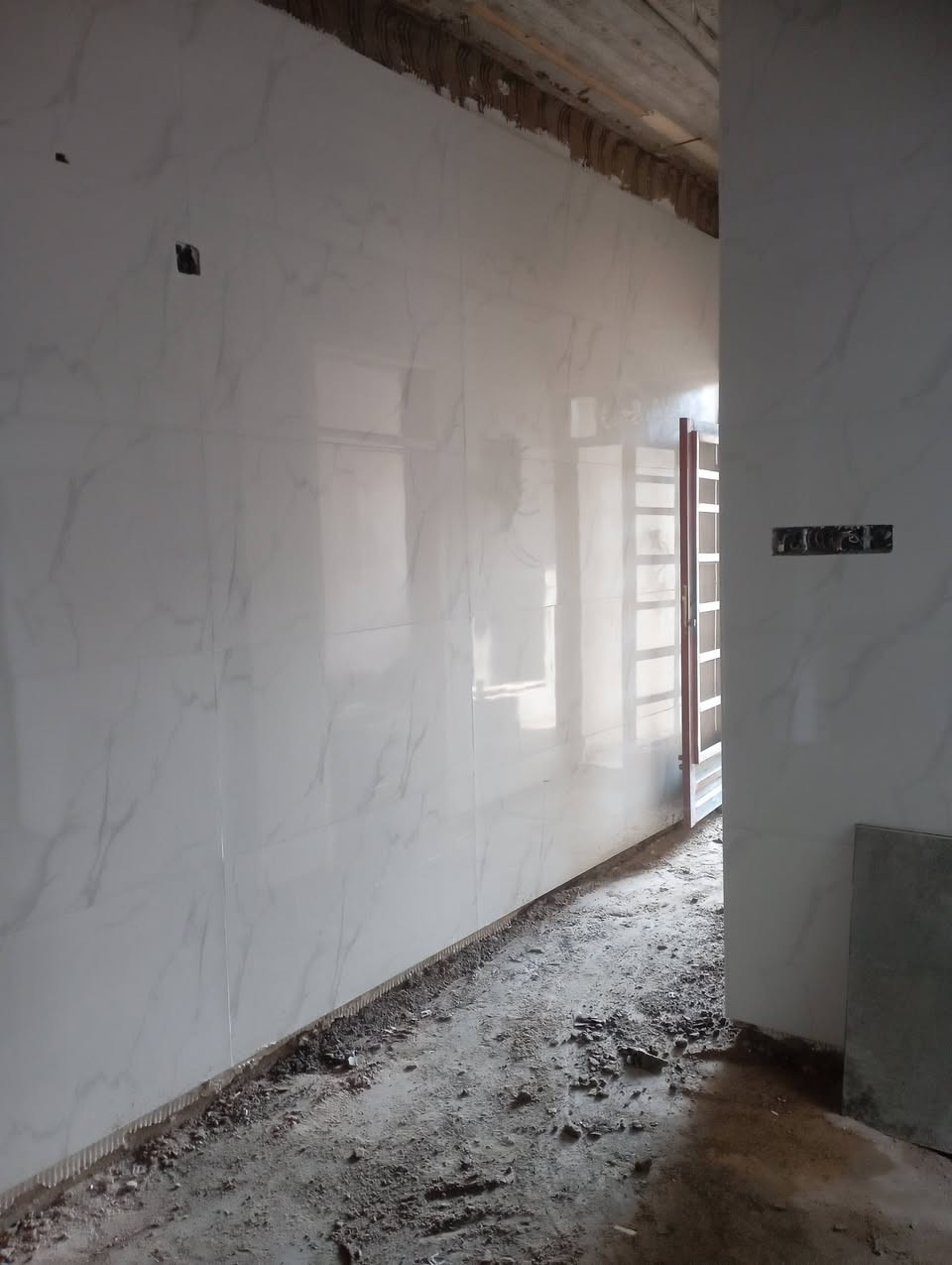 خلفه سيراميك ارضيات وجدار والواح درجة اولى واسعار مناسبه متفرغ حاليا مكاني نجف كوفه *********** وات
