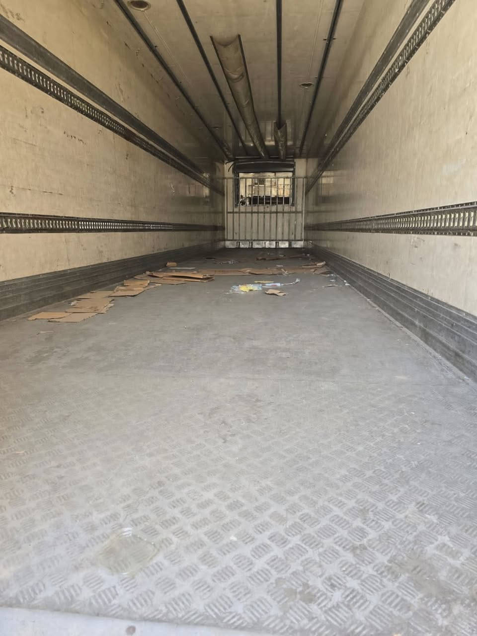 للسلام عليكم للبيع براد شيرو رتفاع ستندر سمك 7 
جهاز SL300 البراد جاهز للعمل استفسار اكثر 
***********.        السعر    155$ بيه مجال قليل
