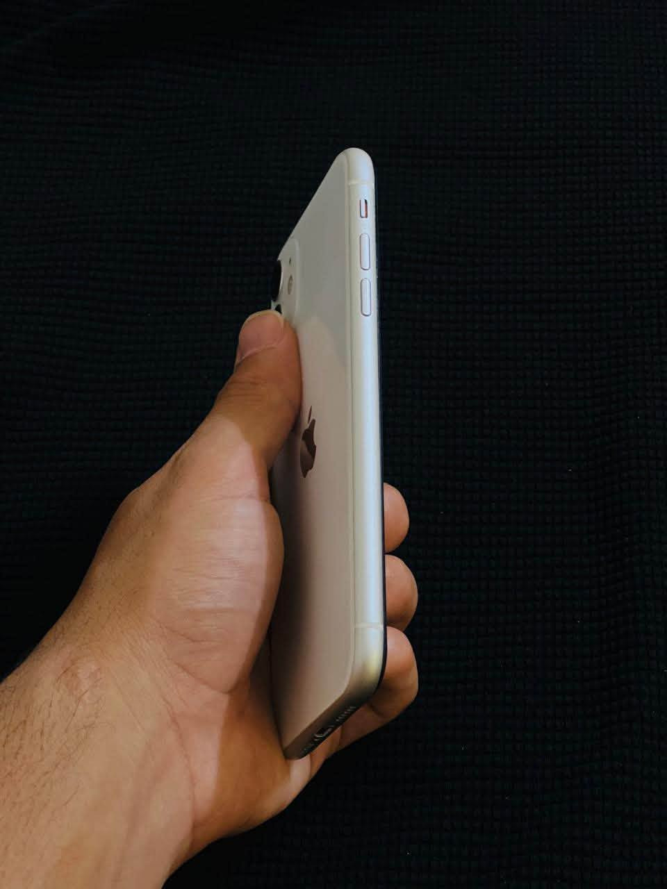 للبيع ايفون 11📱
🔋 بطارية 80 بلادي 

🔹ذاكرة 128 

🔺 جهاز لوك نضيف 

💵 سعر 275
  
☎️ للأستفسار ***********

