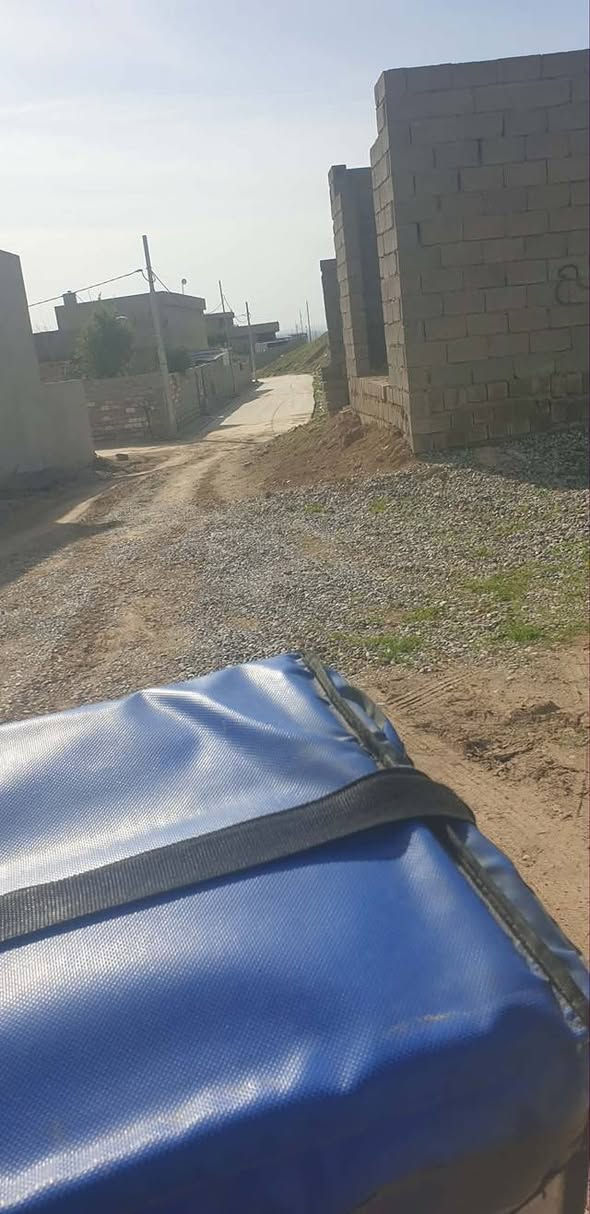 قطعة ارض للبيع مساحة القطعة 200 متر قريبه على بيت علي زوبع بحي التنك ورا محكمة الدبس  خدمات كهرباء وماء واصلها سعرها 3 ملايين ونص وبيها مجال للشراي الاتصال على الرقم ***********
