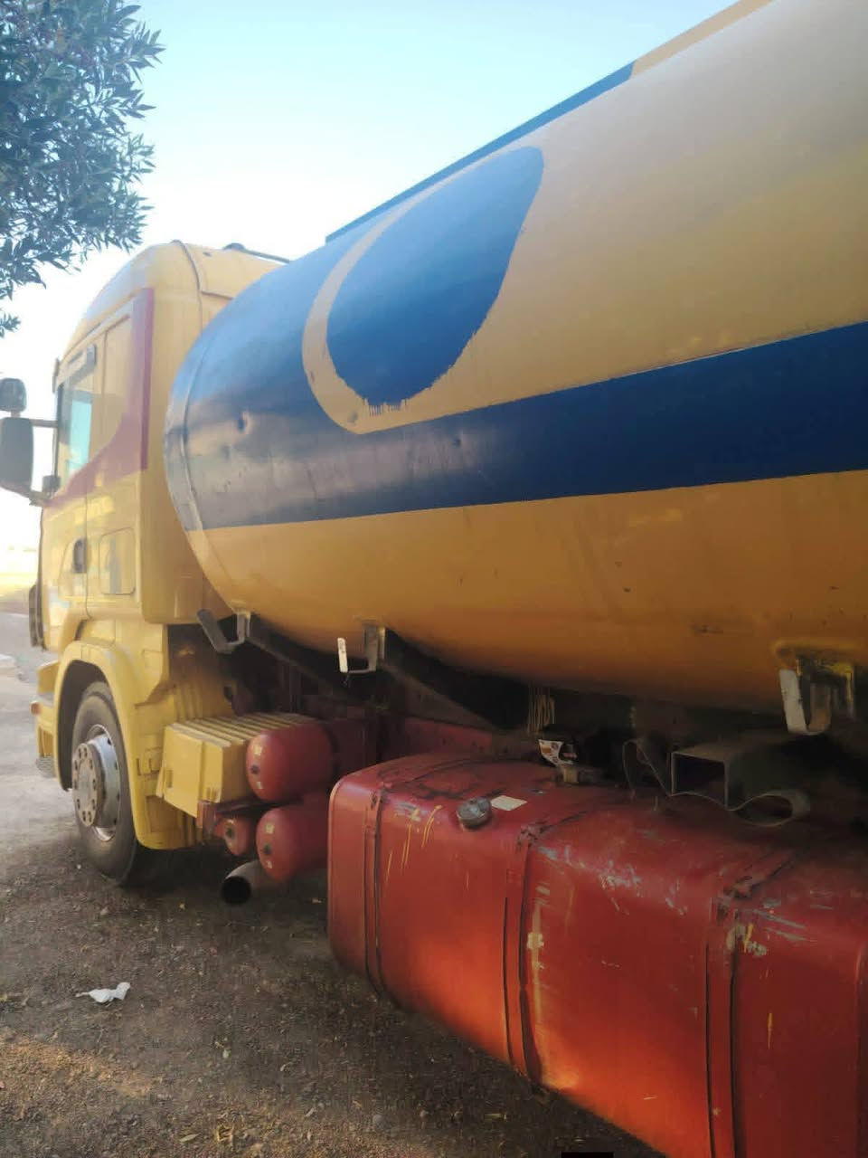 سلام عليكم سكانيه بومه البيع موديل 2005 رقم ربيل مكينه وكير وكسن وشاصي مكفول كفالة عامه كير عادي 3ب3 مثبته تنكر بل سنويه تخم تاير الاستفسار عل رقم 
***********
