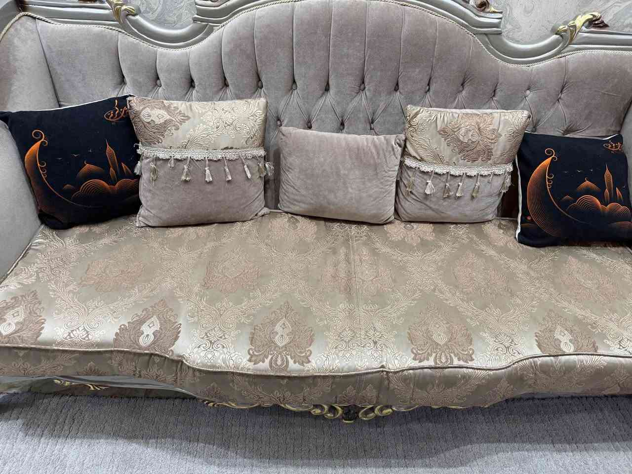 قنفات للبيع ١٠ مقاعد نظيف جدا مع الكاربد ايضا للبيع المكان البنوك السعر ١،٤٠٠,٠٠٠ بغداد, العراق


**إذا كنت صاحب هذا الإعلان وتريد حذفه لأي سبب، رجاءا أرسل رسالة إلى الدعم الفني**