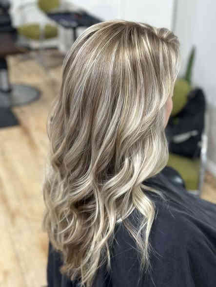 اهلا وسهلا زبوناتنا الجميلات رضائكم هو غايتنا ولتكوني مميزه 🎀
اسعارناً مناسباً 📍✨
حفافة 5
شمع للوجه  8
بديكير 10 مع املاح طبيعية 
الماكير 20
سحب لون شعر قصير 20 واسط 25 فما فوق حسب طول الشعر
صبغ شعر قصير جدا 15 المتن 25 الوسط 35 الطويل حسب طول الشعر 
ميش كثيف قصير 25 فما فوق حسب طول الشعر
تسريح الشعر يخلي شعرج سرح حسب طول الشعر 
قص 5 اي قصه 
معالج لترميم وتغذية الشعر القصير 30 فما فوق حسب طول الشعر
اهلا وسهلا بلجميع 
مركز ألين للتجميل
العنوان//كربلاء حي الرباب قرب سيد سماعيل 
الحجز //***********
***********
