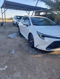 كورلا  2025 ماشية 6500الف كفالة عامة المواصفات معروفه  كشن كهرباء داخل...