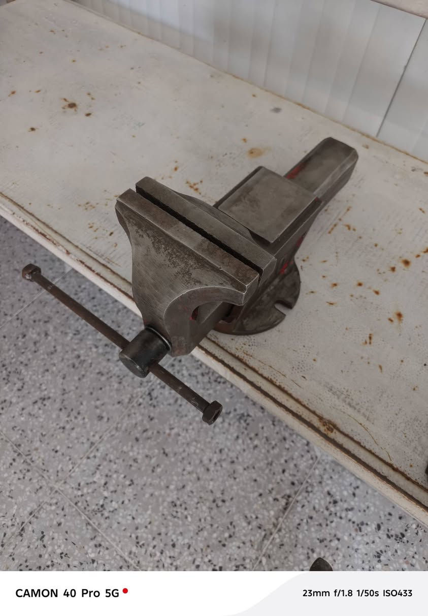 منكنه ألماني الصنع قديمه سعر 150٫,000 الف ***********
