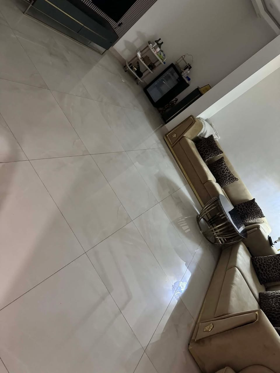 اثاث صالة جلوس للبيع نظافة فوول استخدام قليل مكاني الاعظمية

تخم تركي نظيف جدا ماخذته من هوم سنتر 8 مقاعد اريده بـ500الف

طبلات مودرن وحده وسطية و٣صغار فخمه جدا اريدهم بـ75الف

ميز طعام ملكي مودرن  مع 6كراسي اريده بـ500

 ميز بلازما مودرن وفخم ولون مُميز اريده بـ100الف


**إذا كنت صاحب هذا الإعلان وتريد حذفه لأي سبب، رجاءا أرسل رسالة إلى الدعم الفني**