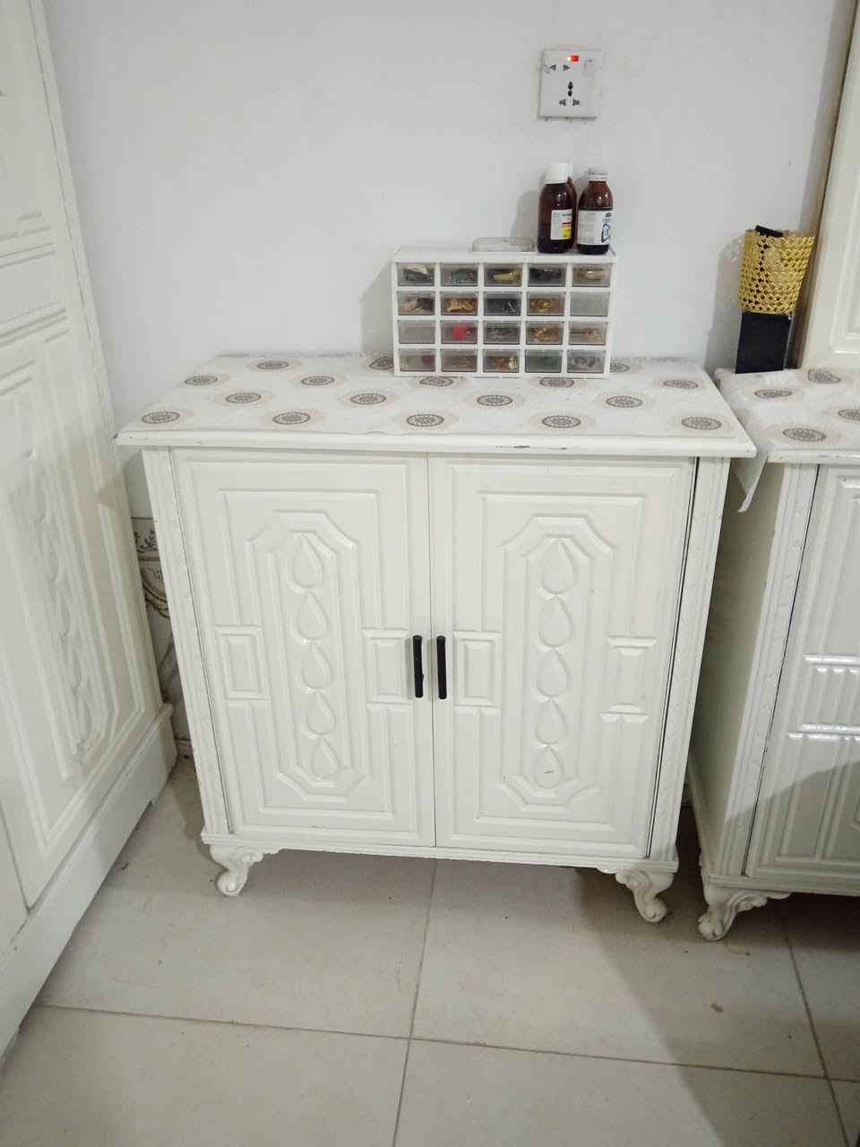 السلام عليكم غرفة نوم حطاطة عراقية صبغ حراري استخدام اقل سنه نضيفة سعرة ٩٠٠ وبيها مجال ***********
