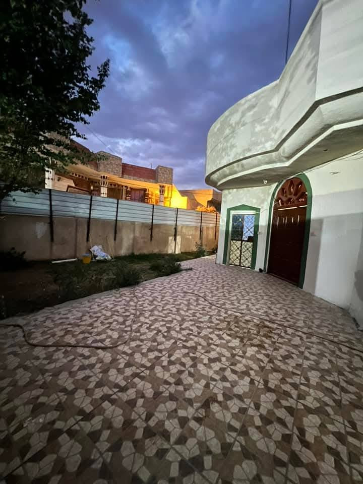 🏠دار رگـــــــن للأيجــــــــار
فـٓــــي بستــــــان الحلــــــــو قــــــرب روضـــــــة مريـــــــــم
شــــــارع 10م تبليـــــــط
__________________
المساحــــــة // 250م
__________________

🧱🏗️ #الطابــــــــــــــق #الأرضـــــــــــــي
غرفــــــــــة وصالـــــــــة وهـــــــــــول ومطبـــــــخ ومجمــــــــــع صحيــــــــــات وگـــــــــراج ومجمــــــــع صحيـــــــــات خارجيـــــــــة وحديقــــــــــة ...
🧱🏗️ #الطابــــــــــــــق #الثانــــــــــــــــي
غرفــــــــــة فقــــــــــط ...
___________________💲
الأيجــــــار 650 آلـــــــف مقدمـــــــة 3 آشهـــــــر نهائـــــــي 
__________________💲
#مكتـــــــــب
          🧱🏗️أمــــــــلاك بابــــــــل للعقـــــــار🧱🏗️
#الكائـــــــــن
   شارع_الكرامة_قرب_الضريبة_مقابل_التخطيط_العمراني
         ***********📞☎️📞***********
_____________________________________________
