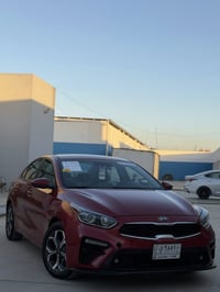 يالله سلام عليكم للبيع كيا فورتي موديل ٢٠١٩ وارد امريكي حادثه جدا بسيط...