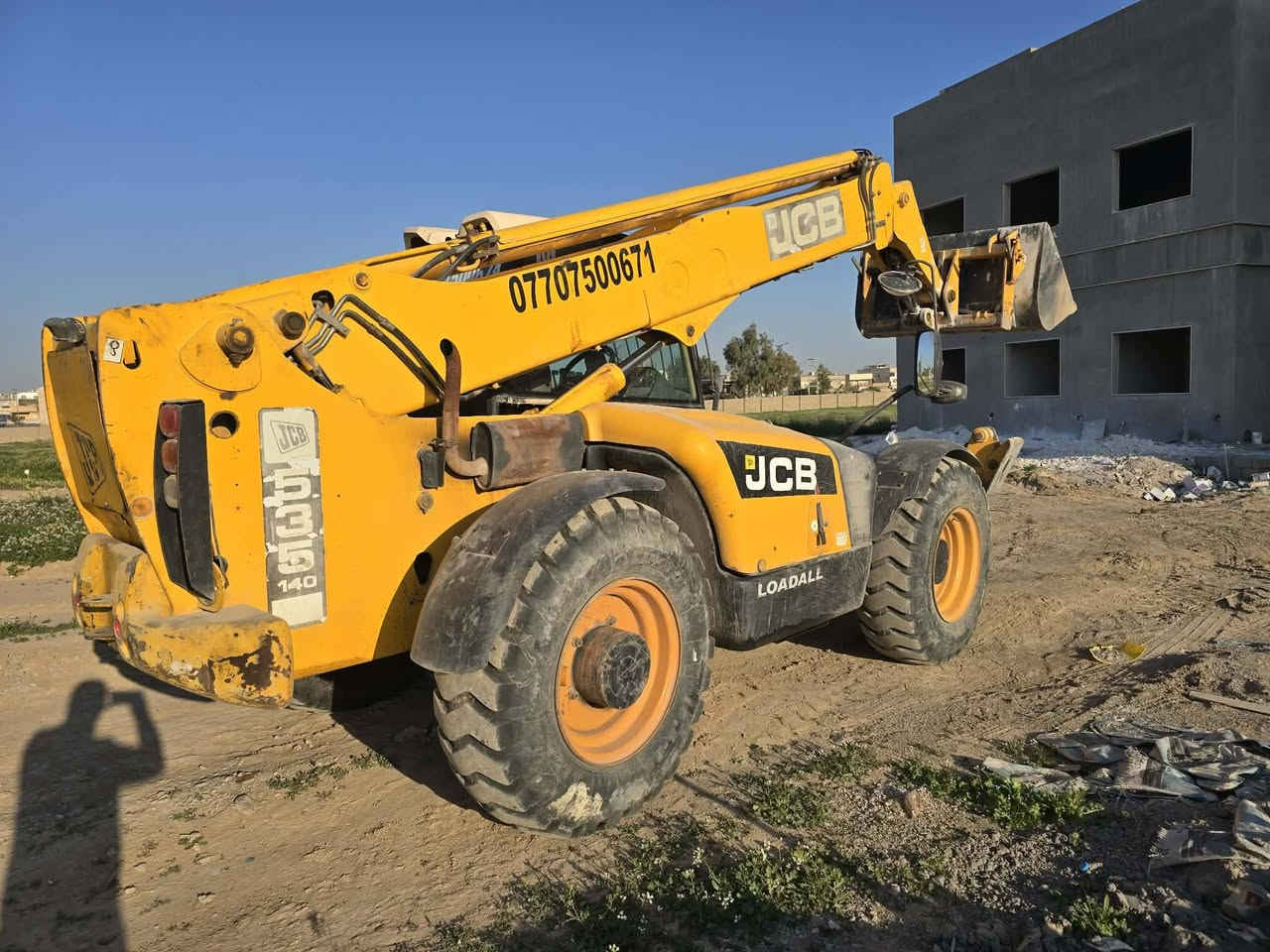 رافعه جي سي بي مقفوله ما مفتوح برقي بيه                           ***********
