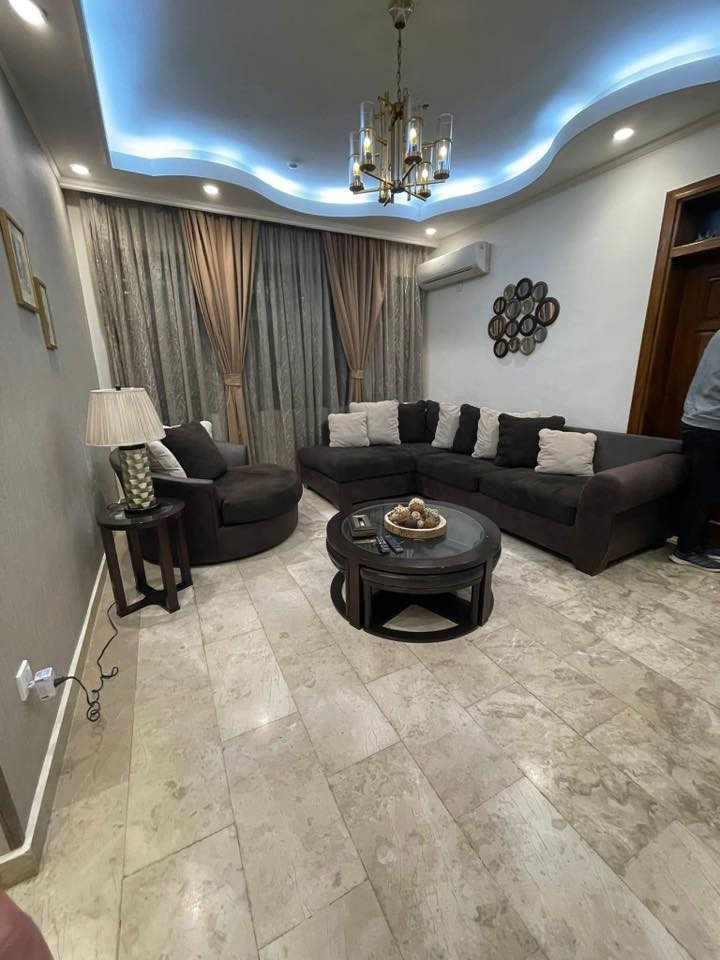 🔱 دار للايجـار في عرصات الهندية 🔱

عنوان العقار : 📍 عرصات الهندية جهة الكرادة خارج

♦️المساحة 550 مـتـر

يحتوي على كراج يتسع 4 سيارت ووحدات سكنية عدد 4

كل وحدة سكنيه تتضمن من صالة مطبخ وغرف نوم عدد 4 ومجموعة صحيات 

———————————————————————————-
الـمـهـنـدس عــمـر الــزيــدي ☎️

***********

***********

❗️❗️ نسـتـقـبل العروض البيع الشراء والايجار ❗️❗️

بيع - شراء - ايجار - ادارة امـلاك - مقاولات عامة

شركه دار السلطان للاستثمار والتطوير العقاري 

‎‏‎الفرع الاول /عرصات الهندية مجاور فندق بلوم 

‎‏‎ الفرع الثاني /الـسـيـديــة الضباط مقابل افران الرباط

‎‏‎‏‎زبائننا الكرام بِكُم نَرتقي ونَتشرف بزيارتِكم ونَفتخر بخِدمتِكم ❤
