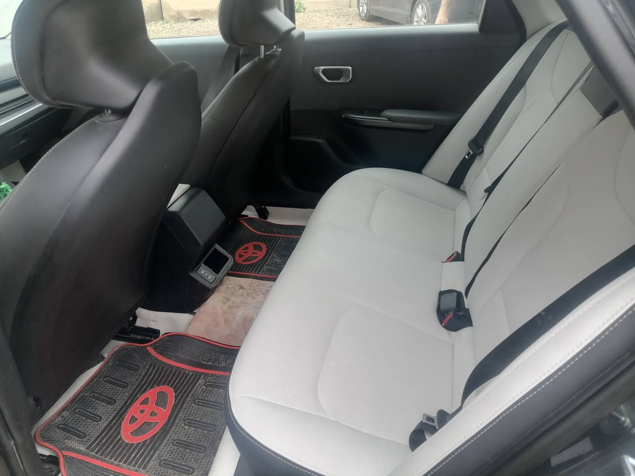 سلام عليكم خويه كي 4 نص فول سعر ١٩٠ وبيها مجال سياره ماشيه ٦٠٠٠ موديل ٢٠٢٥ 
*********** هاذه رقم صاحب سياره اني مكلف بل نشر
