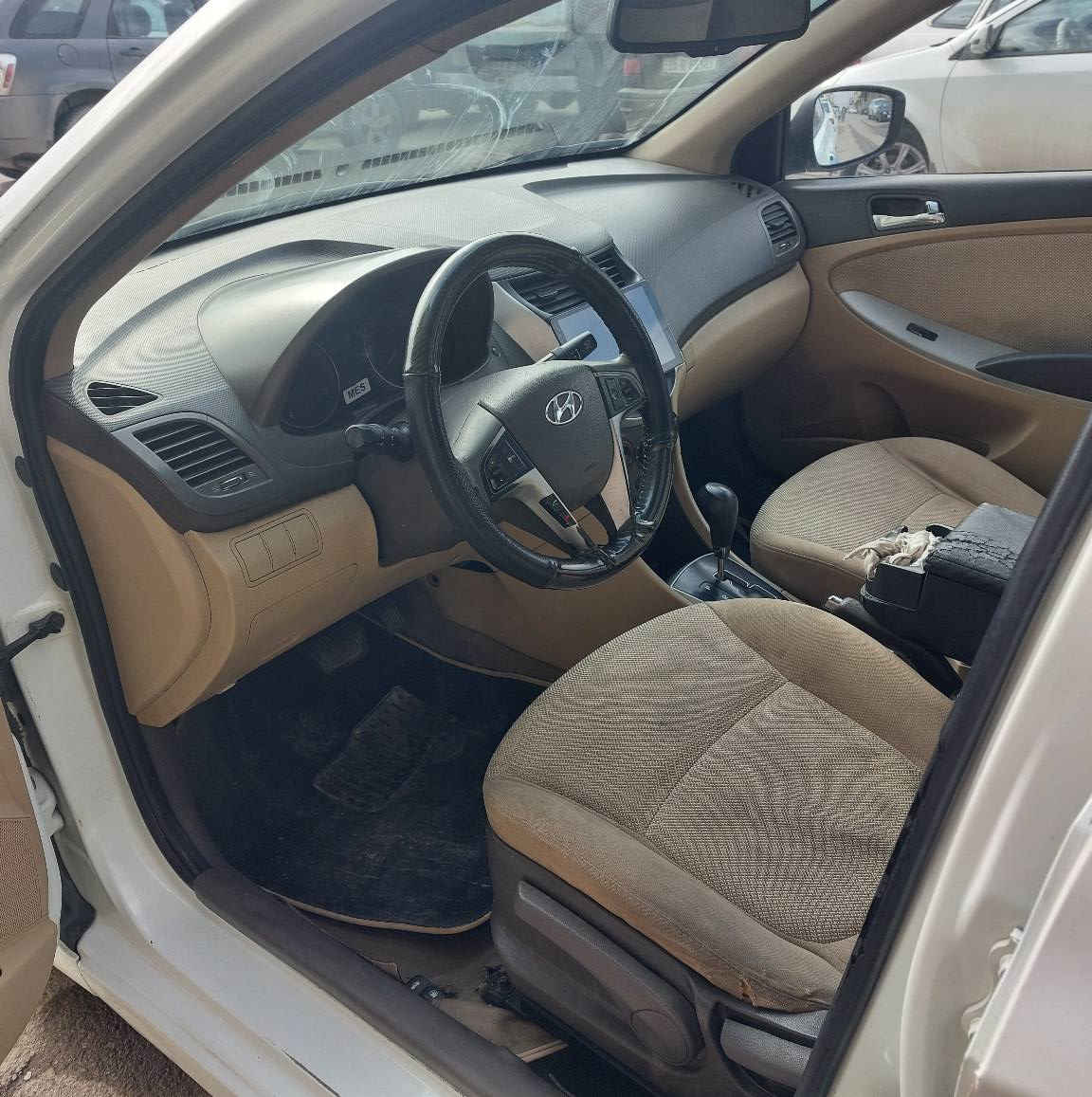 السلام عليكم 
اكسنت ٢٠١٢ فول مواصفات 
محرك ١٦ دوش.. سلايت 
بدون تبديل بيها مكانين صبغ بدون دواخل شرط 
السعر ١٠٠ وبيها مجال للطيبين 
مكان السيارة موصل 
*********** موصل, نينوى
