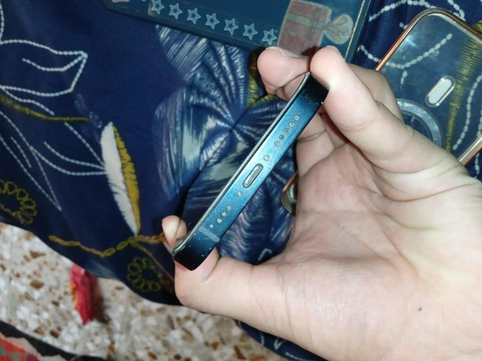 السلام عليكم عندي ايفون ١٣ عادي بسعر ٤٢٥ وبيه مجال قليل الموشراي لايراسل رجاءً
بطاريه 🔋٩٠ بس تقره بل اعدادات ٩٤ 
ذاكره 📟 ٢٥٦
نموذج LL/A 
الجهاز نضيف 
واتساب فقط تواصل ***********
