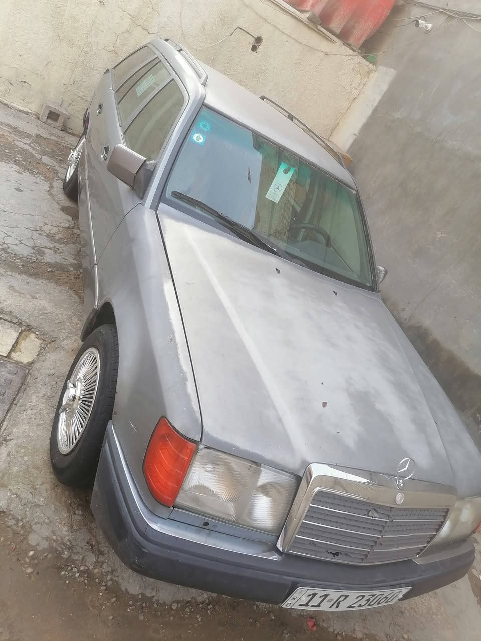 السلام عليكم للبيع مرسيدس موديل 1991 محرك وكير جدد صدر امامي خلفي جديد مكفولة من الضربه والصبغ والتبديل  سنويه باسمي مكان بغداد السعر 41 وبيها مجال بسيط رقم الهاتف ***********
