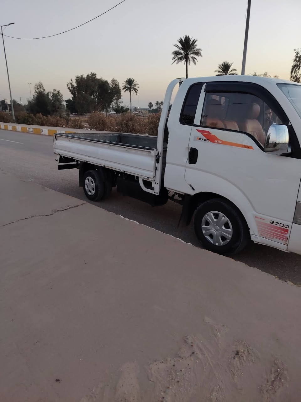 السلام عليكم كيه حمل للبيع 2012 رقم واسط سنويه 29 مكفوله تبريد شغال محرك كير اكسن سياره حلوه مال جناي السعر 95 مكان حله للاستفسار ***********
