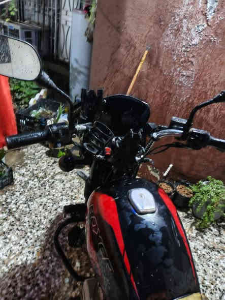 السلام عليكم
دراجه بوكسر 2021 مرقمه بغداد
 المكيمه مجفته تجفيت شركه قبل شهرين ومنطيني بيهه ضمان سنه والكلجات قبل شهر شادهم 
الدراجه مناقصهه اي شي بس 
تك اشاره اماميه وكشنهه تعبان 
السعر 1900 وبيهه مجال 
مكاني بغداد الكرخ 
رقم واتساب
***********
