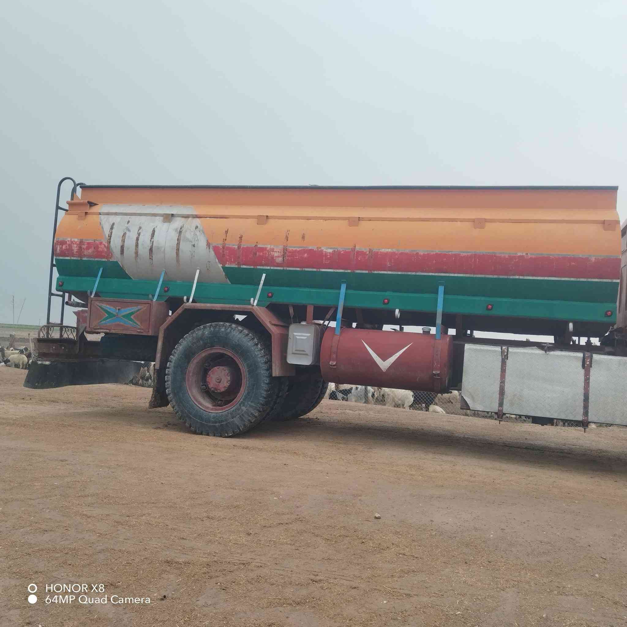 تانكي للبيع جديد مقلون المكان رمادي سعر 4مليون ***********
