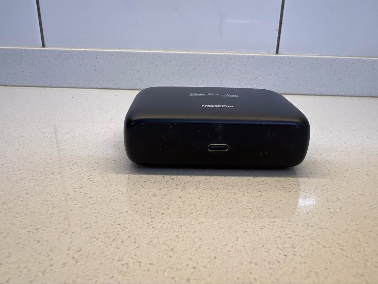 مايك MOXOM لاسلكي – Lightning لأجهزة iPhone
حالة ممتازة – استخدام خفيف جداً.

🔹 Dual Noise Reduction
🔹 صوت واضح ونقي للتصوير والبث
🔹 Plug & Play – بدون إعدادات
🔹 شحن بعلبة خاصة
🔹 مناسب للريلز، الشروحات، الاجتماعات

الحالة: شبه جديد
السعر: 20,000 دينار
(قابل للتفاوض 

التسليم: بغداد
السعر: خاص

مناسب لصناع المحتوى و البودكاست و الشروحات و الفيديوات التعليمية بغداد, العراق


**إذا كنت صاحب هذا الإعلان وتريد حذفه لأي سبب، رجاءا أرسل رسالة إلى الدعم الفني**