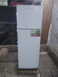 ثلاجه كبيره للبيع نضيفه كلش ستخدام شهرين على الضمان السعر ١٨٠ رقم ٠٧٨٣...