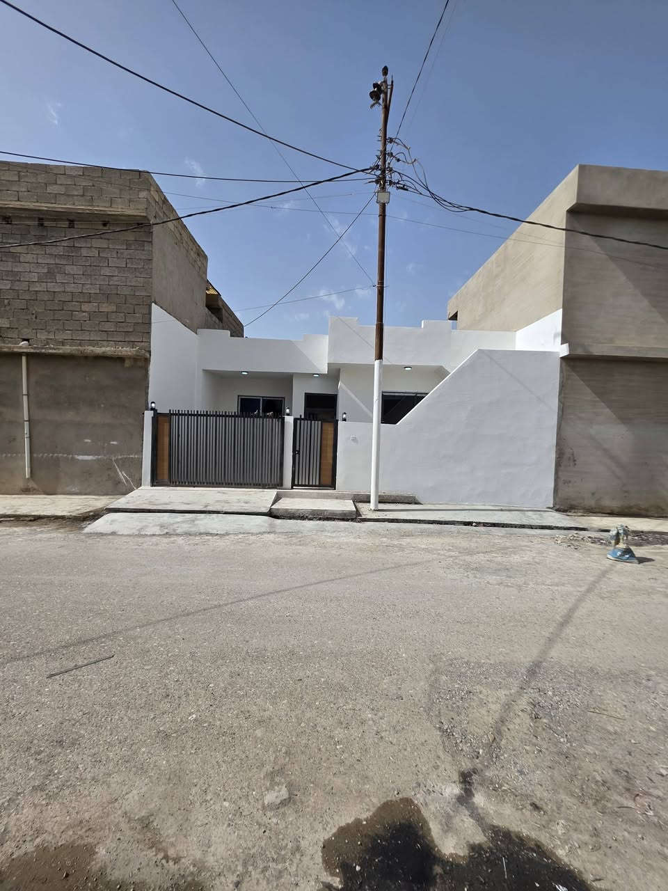 #دارللبيع 🏠 zero
#المساحة :-  100متر  10×10 
#واجهة  الدار :  10متر
#الموقع :-  بنجاعلي قرب جامع گیلاني و قرب شارع عام و قرب سوك

#تفاصيل الدار 🏡 
_ ط/١
- استقبال 
- هول 
- غرفة نوم 
- مطبخ بارد
- مطبخ حار 
- صحيات 
- كراج سيارة.
- درج خارجي
نضام دكت ثقوف مغربي 

     
#للأستفسار الأتصال على الارقام التالية :-🔶️
 📞 *********** 📲
 📞 *********** 📲
أو مراسلتنا عبر { فايبر ــــ وتساب ــــ 📲} 
أو مراجعة #مكتب شوان للعقارات والمقاولات الكائن في الحرية علاء سايدين بنجاعلي مقابل جامع عبداللة و حديقة مثلاث
{  #نتشرف #بزيارتكم }
