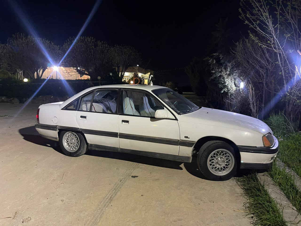 بۆفڕۆشتن
مۆدیل 1990
مەکینە 20
کێڕومەکینەی بێ عەیبە 
چوار تایەو ویل تازەی لەژێڕە 
ڕەقەم سلێمانی 
سعر 30مەجالی تێە 
***********
