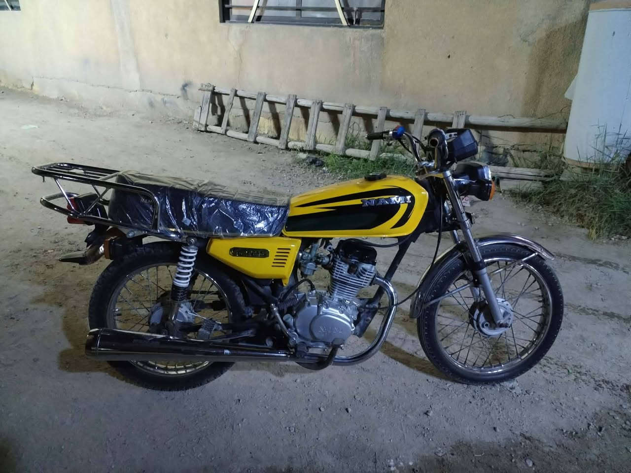 السلام عليكم دراجة اربعة كير للبيع دراجة نضيفة فول شلعة ومعدل كلشي شغال بيهة دراجة كلك كلك كلك مكفولة السعر ٣٨٠ وبيها مجال قليل التواصل رقم ***********
