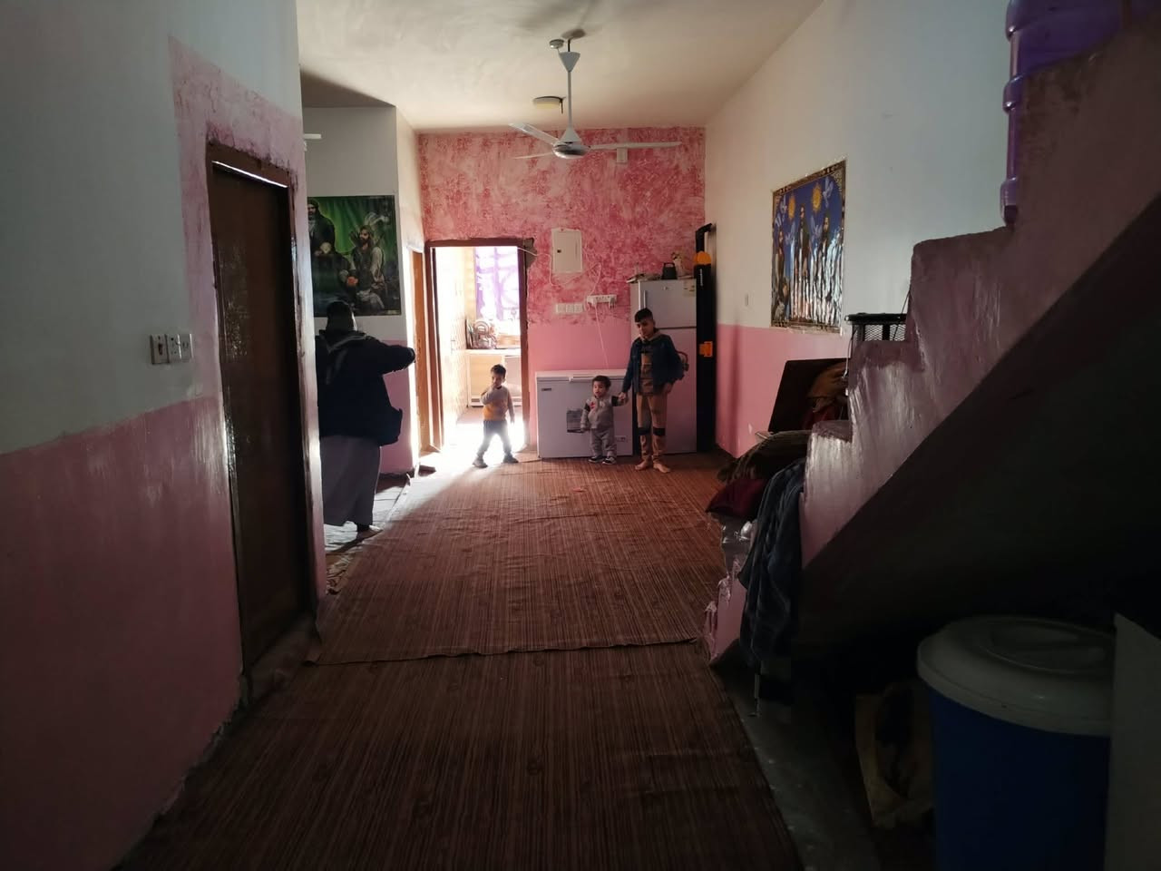 يالله
سلام عليكم دار للبيع منطقه الخماس
المساحه 150م متكون من غرفه نوم 
استقبال صاله مطبخ البيت سيراميك 
صحيات داخليه خارجيه البيت مرتب 
وسعره جدا مناسب  للستفسار مراجعه مكتب 
الرحمن الخماس شارع الرسول محلات سليم خريبط 
او الاتصال على الارقام👇
ابو مؤمل
‏‪***********‬‏
ابو رسول 
***********
