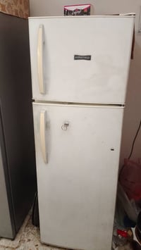 ثلاجة للبيع ب 125000 نوع كونكورد شغالة عنوان الشعب السريدات 0780024270...